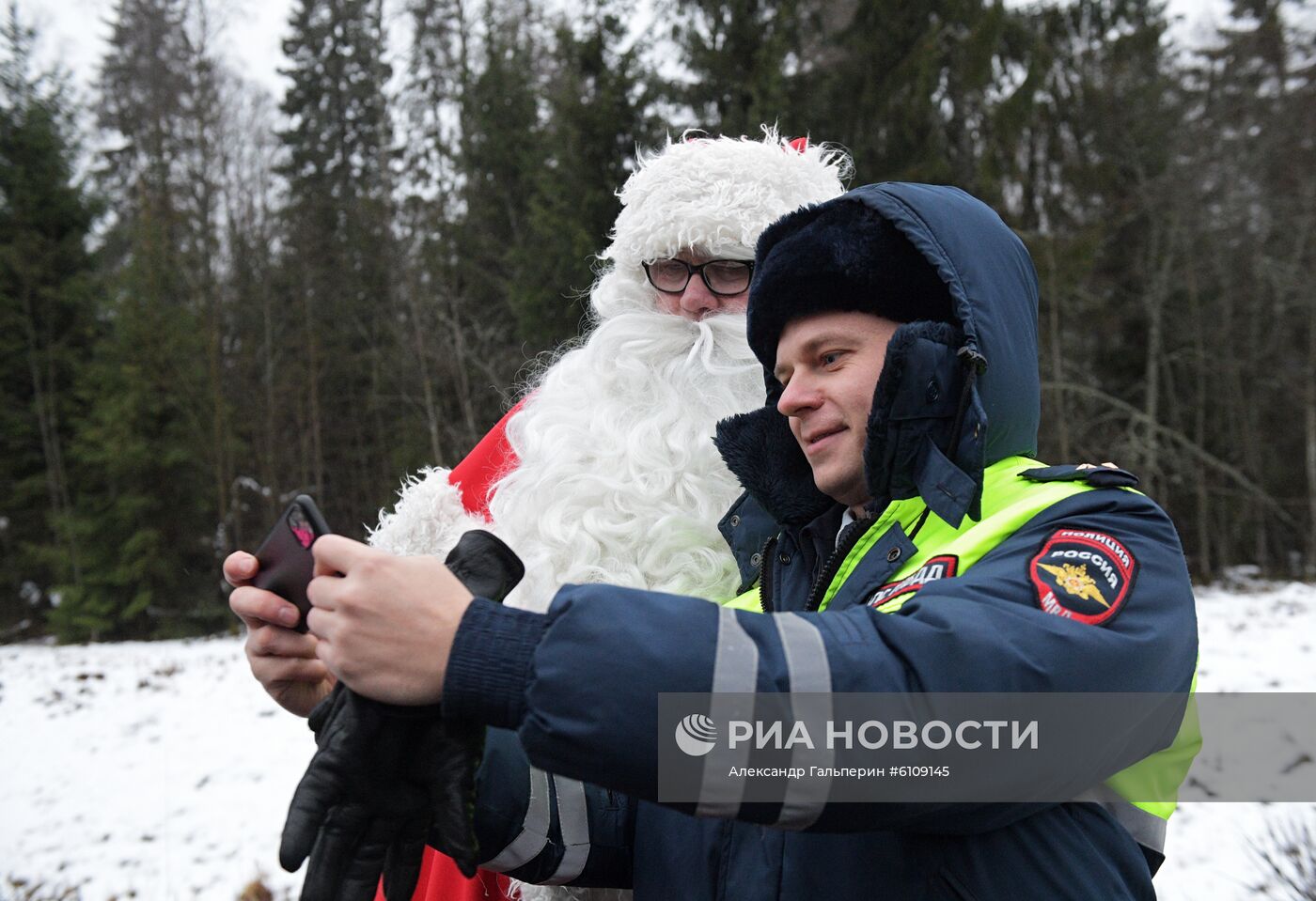 Встреча российского Деда Мороза и финского Йоулупукки в Ленинградской области