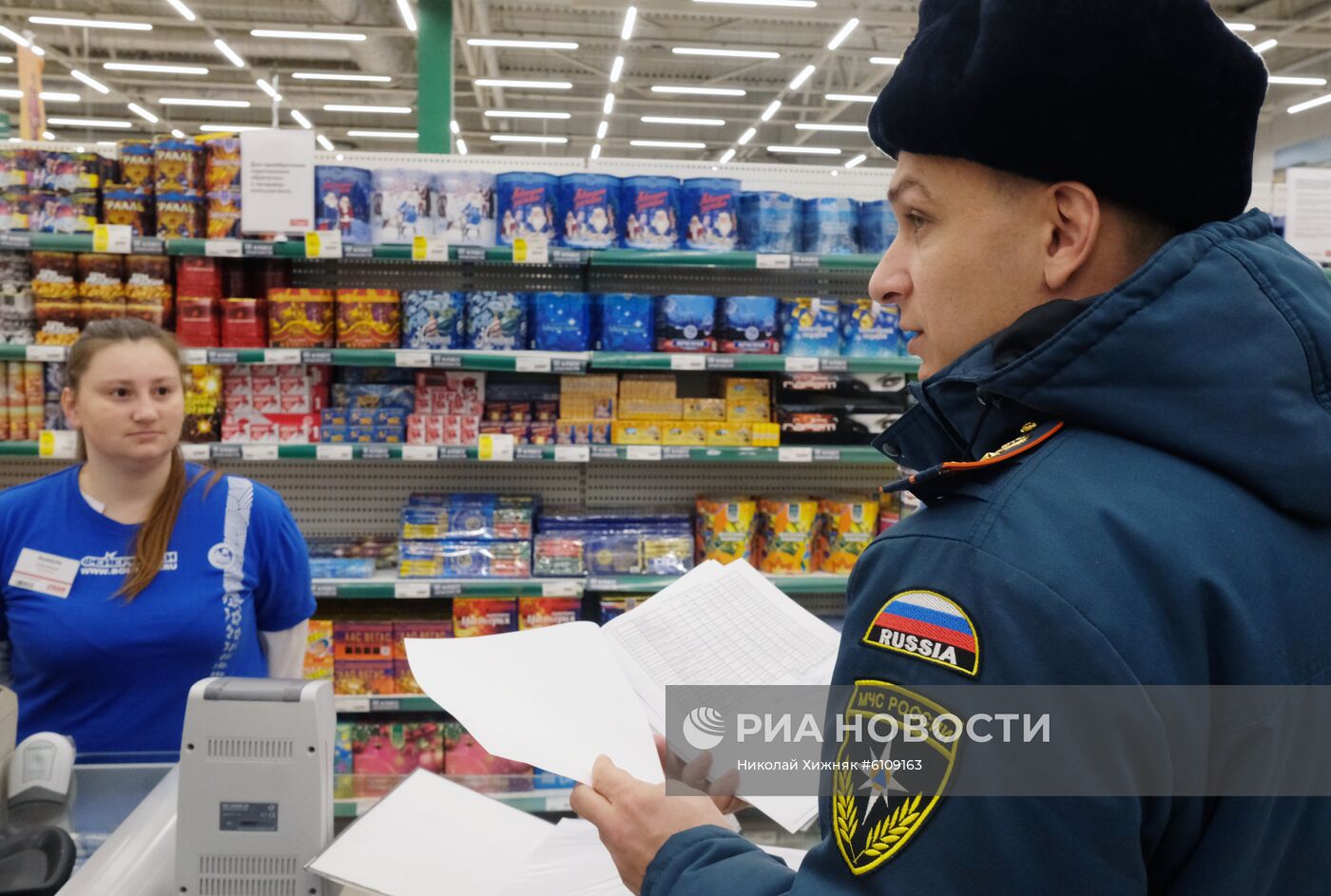 Рейд по точкам торговли пиротехникой в Краснодаре