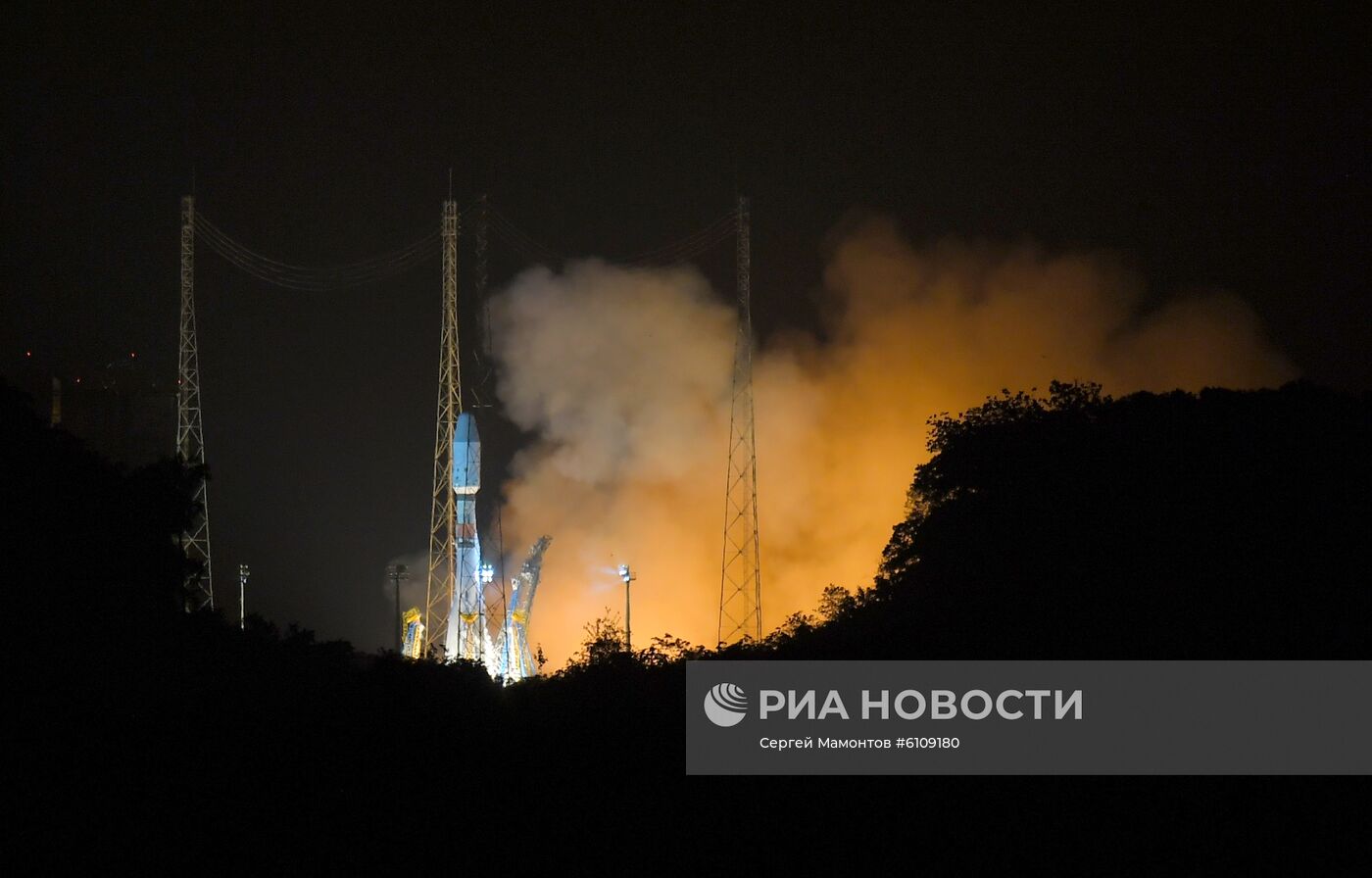 Запуск ракеты "Союз-СТ" c космодрома Куру