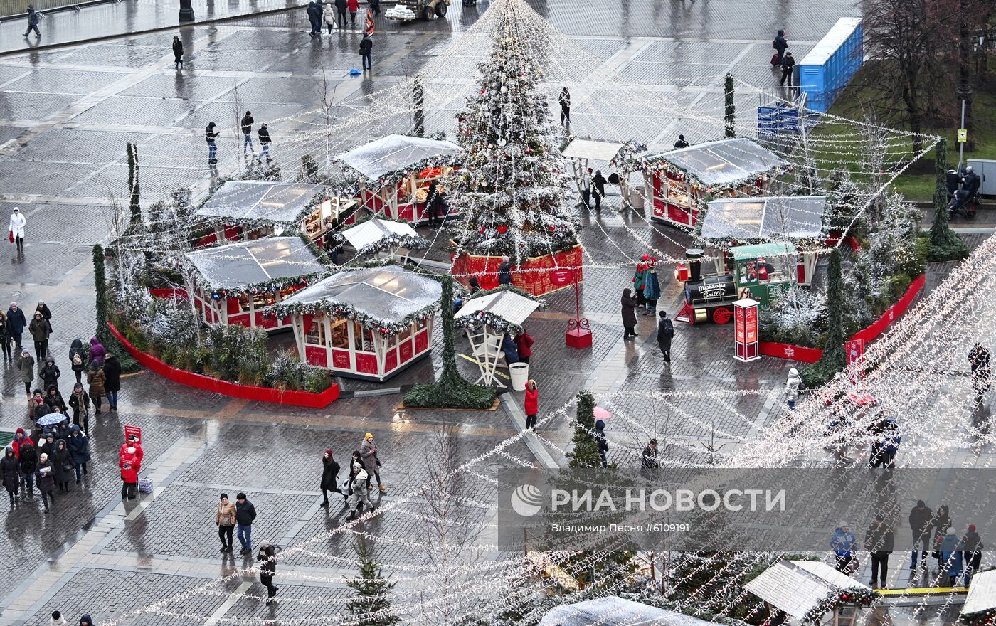 Новогоднее украшение центральных площадей и улиц Москвы
