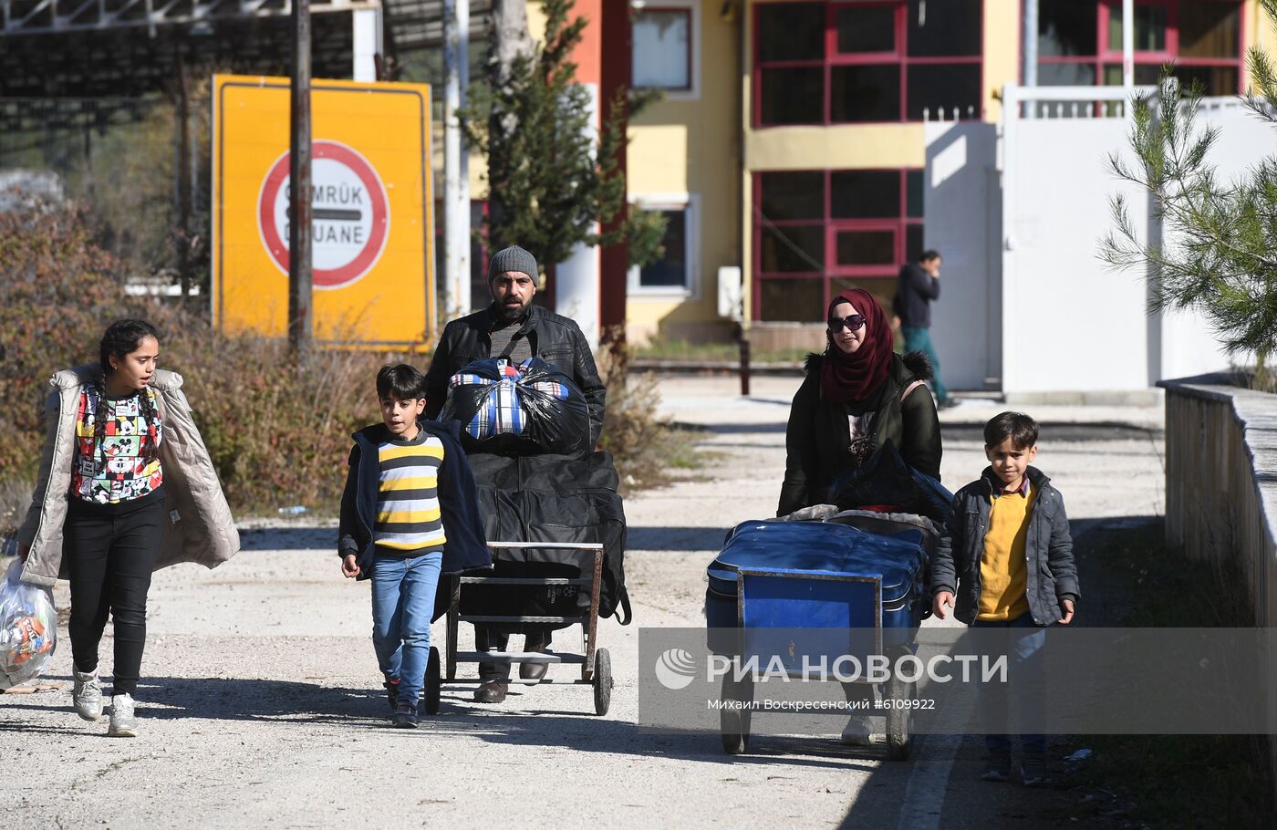 Возвращение сирийских беженцев на родину из Турции