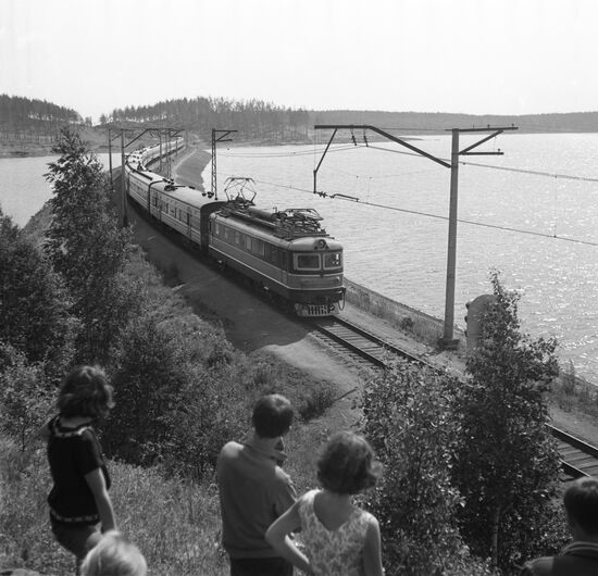 Скорый фирменный поезд "Урал"