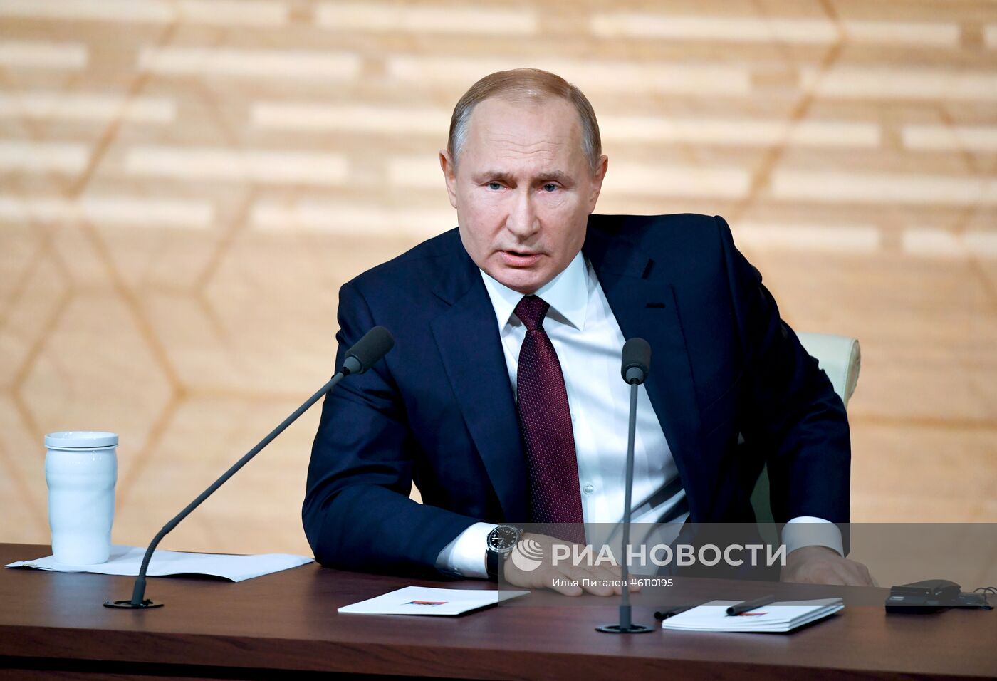 Ежегодная большая пресс-конференция президента РФ В. Путина