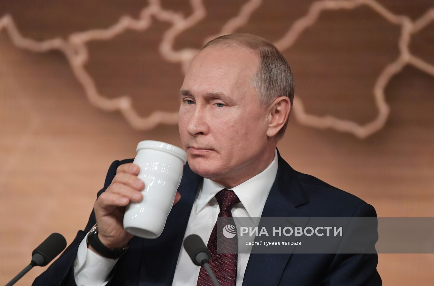 Ежегодная большая пресс-конференция президента РФ В. Путина