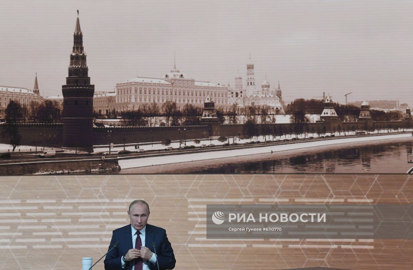 Ежегодная большая пресс-конференция президента РФ В. Путина