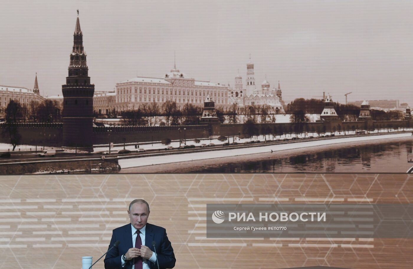 Ежегодная большая пресс-конференция президента РФ В. Путина