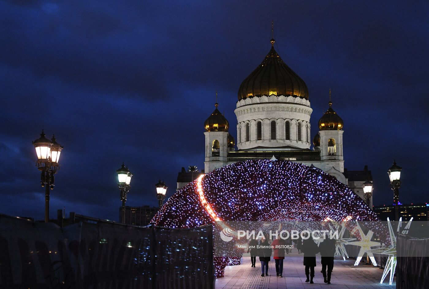 Новогоднее украшение центральных площадей и улиц Москвы