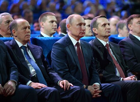 Президент РФ В. Путин поздравил сотрудников ФСБ с Днем работника органов безопасности
