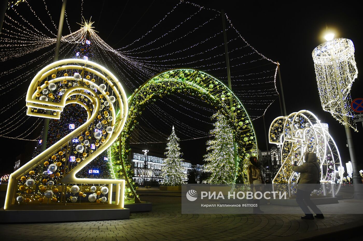 Новогоднее украшение центральных площадей Москвы