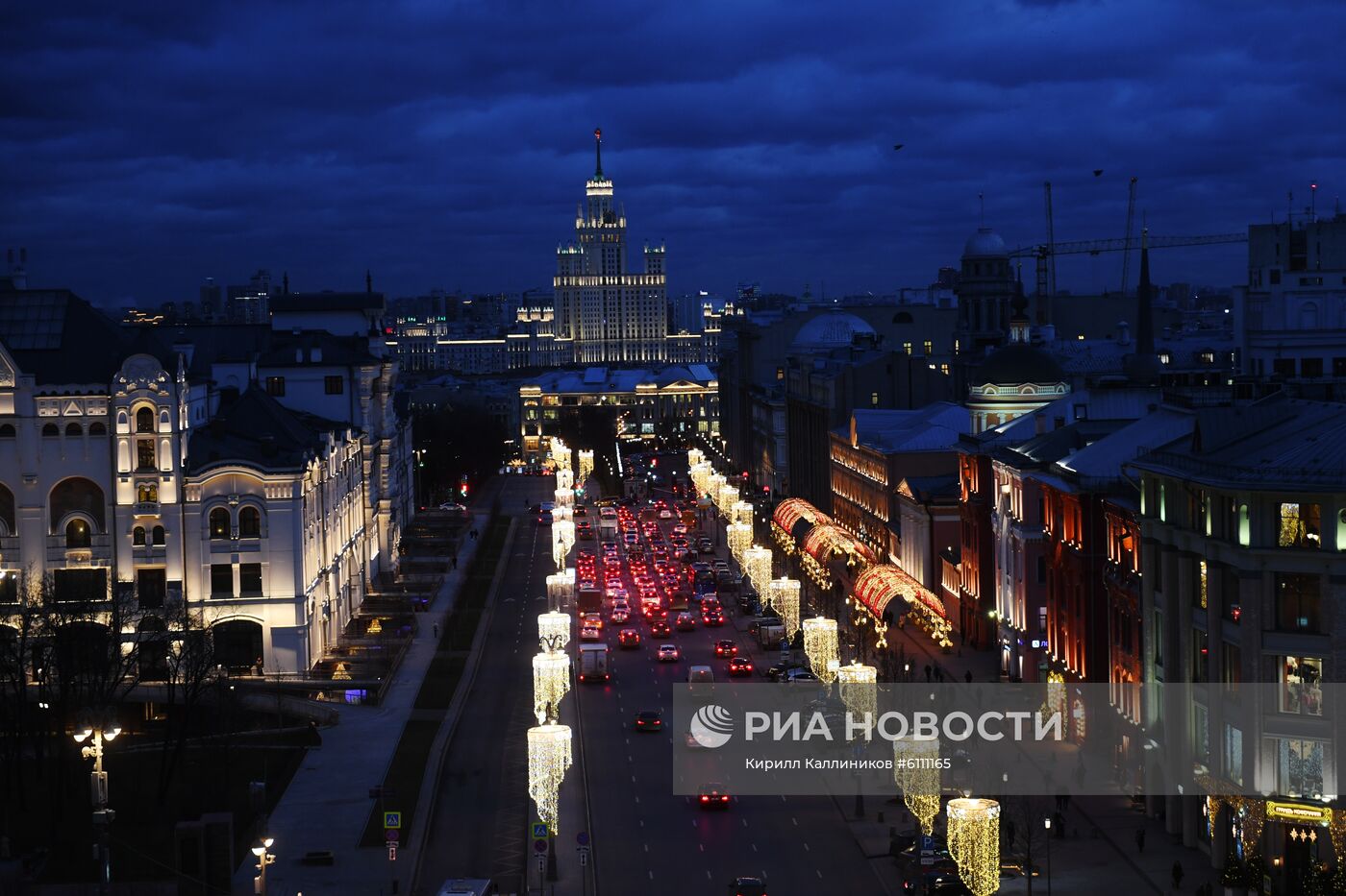 Новогоднее украшение центральных площадей Москвы