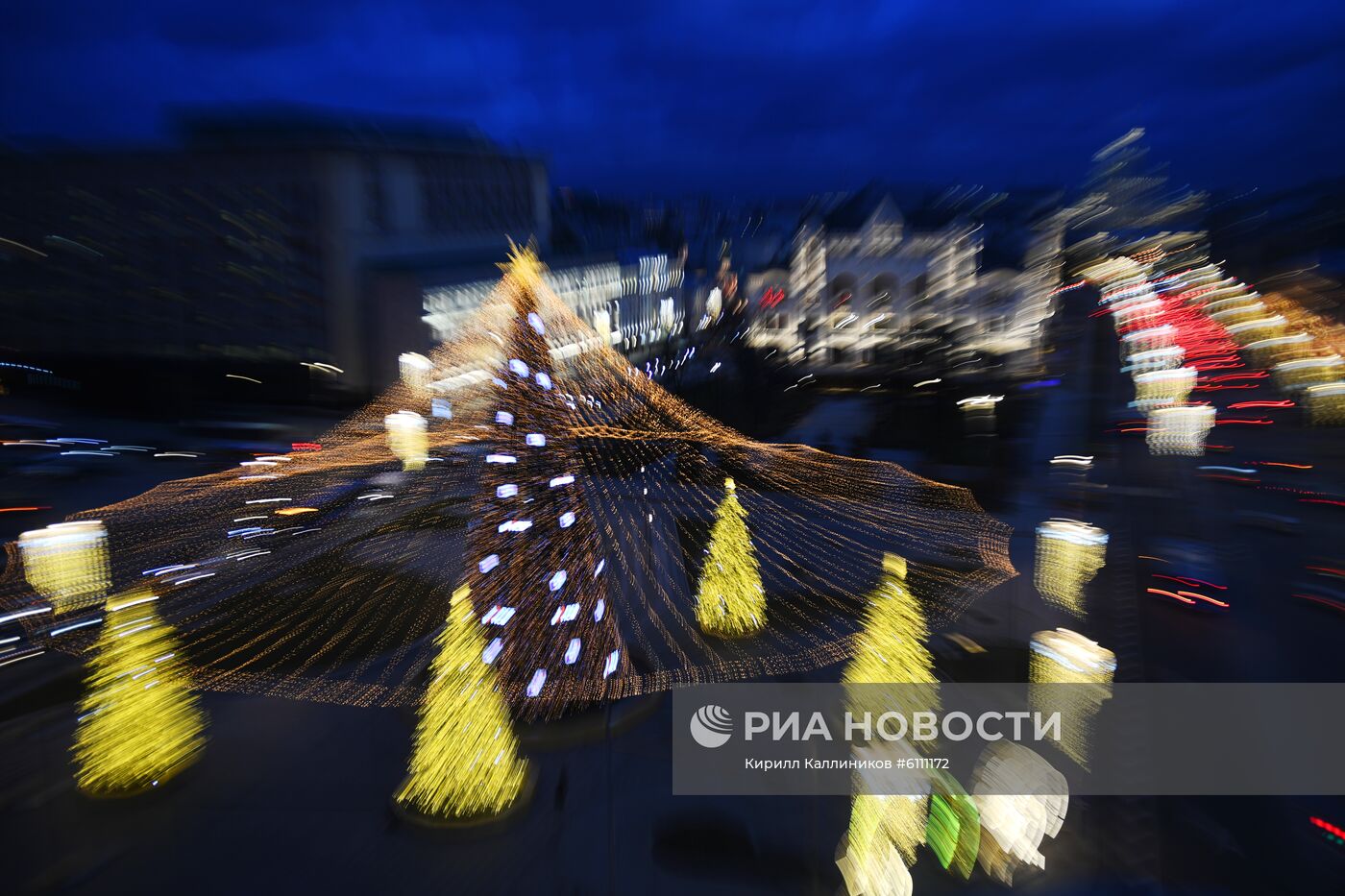 Новогоднее украшение центральных площадей Москвы