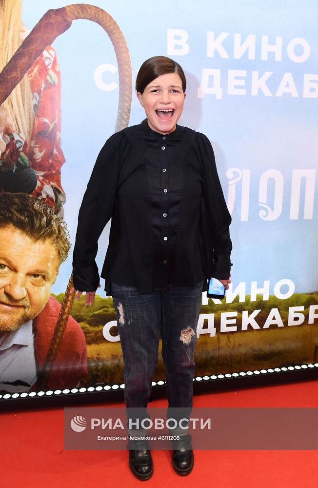 Актриса Агния Кузнецова на премьере фильма Клима Шипенко "Холоп" в кинотеатре "КАРО 11 Октябрь" на Новом Арбате. Место: Россия, Москва. Автор: Екатерина Чеснокова/РИА Новости. Премьера фильма "Холоп" режиссера К. Шипенко