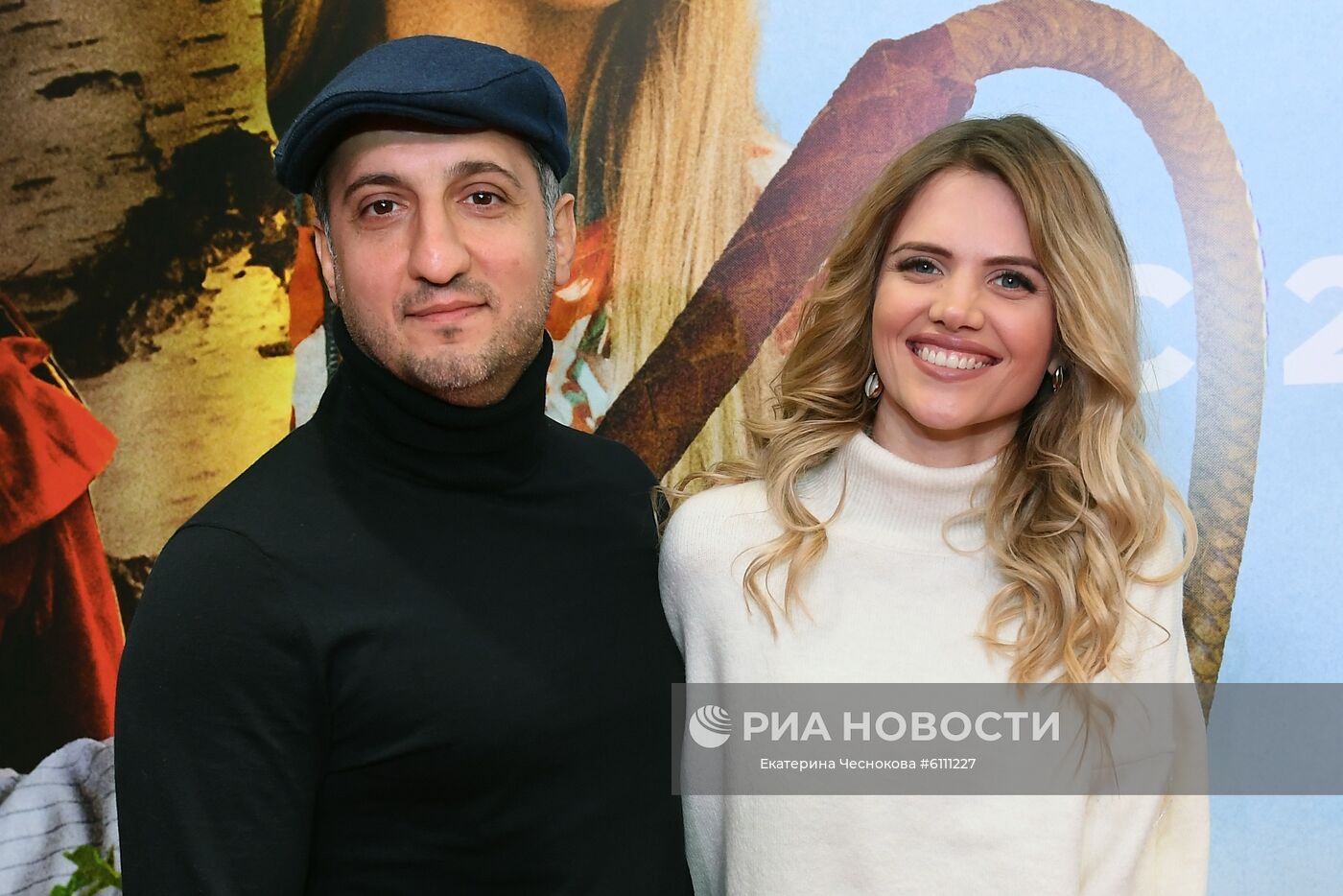 Актер Арарат Кещян и его супруга Екатерина Шепета на премьере фильма Клима Шипенко "Холоп" в кинотеатре "КАРО 11 Октябрь" на Новом Арбате. Место: Россия, Москва. Автор: Екатерина Чеснокова/РИА Новости. Премьера фильма "Холоп" режиссера К. Шипенко
