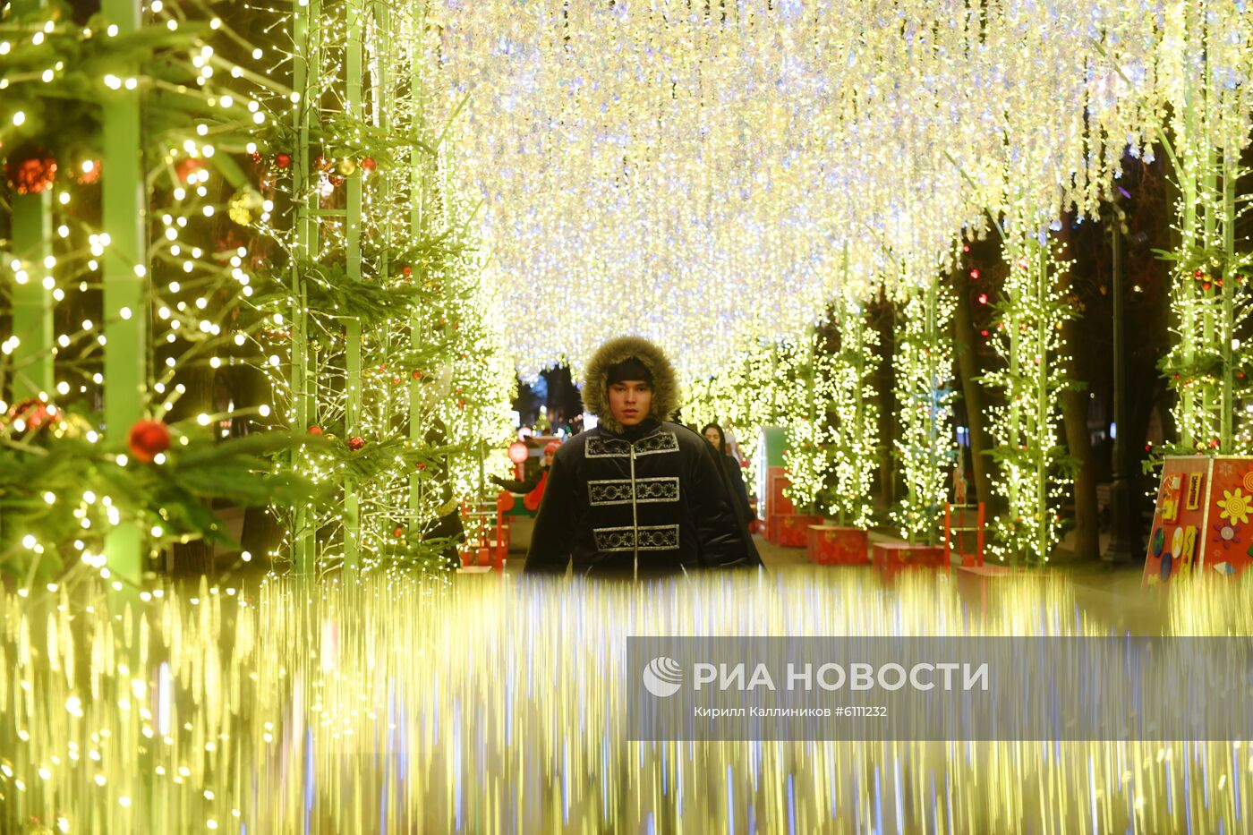 Новогоднее украшение центральных площадей Москвы