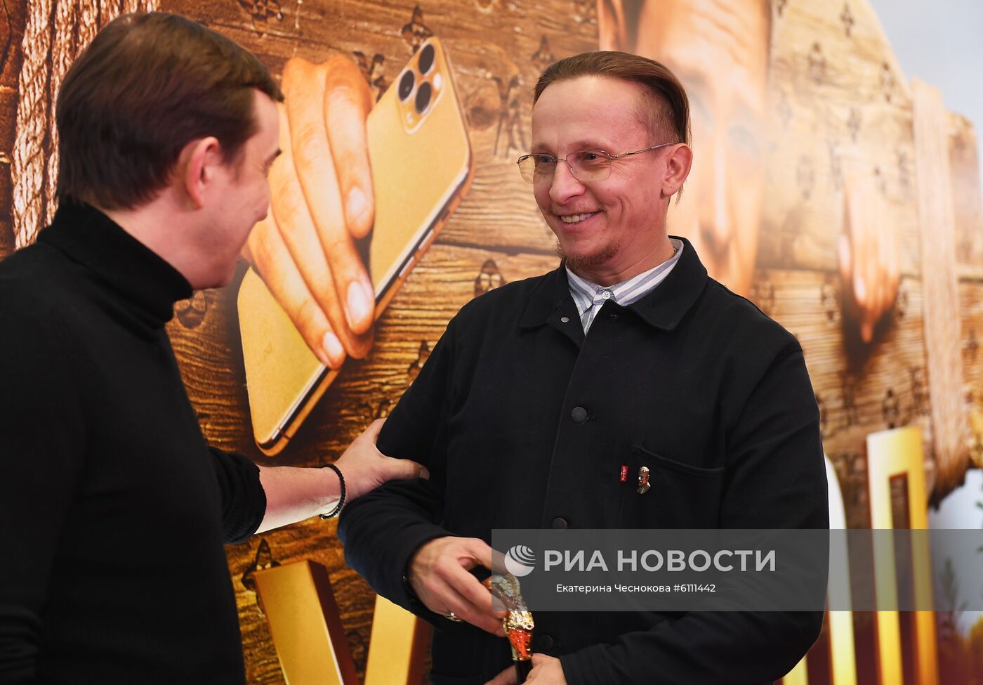 Актер Иван Охлобыстин (справа) на премьере фильма Клима Шипенко "Холоп" в кинотеатре "КАРО 11 Октябрь" на Новом Арбате. Место: Россия, Москва. Автор: Екатерина Чеснокова/РИА Новости. Премьера фильма "Холоп" режиссера К. Шипенко