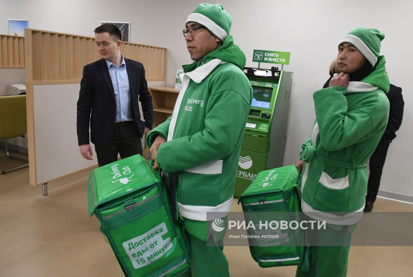 Совместный проект Сбербанка и McDonalds | РИА Новости Медиабанк