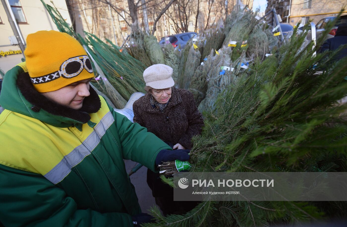 Открытие елочных базаров в Москве