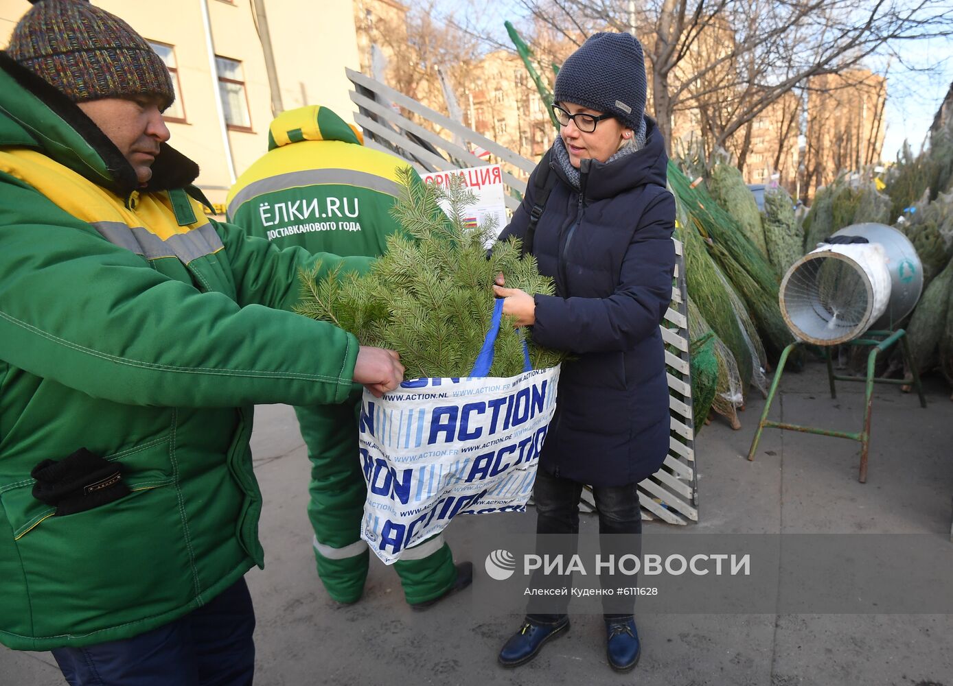 Открытие елочных базаров в Москве