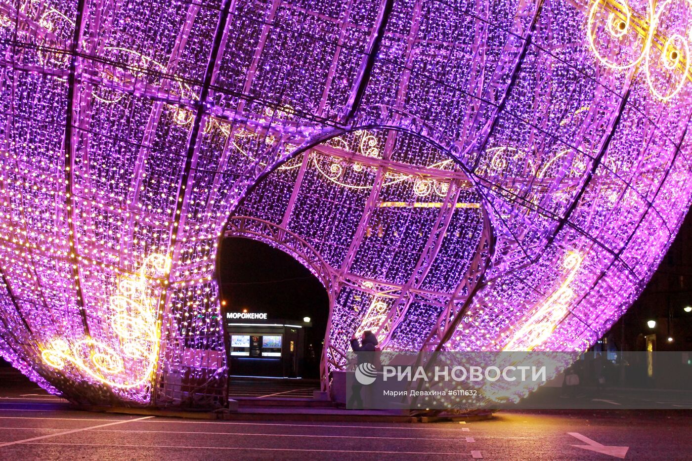 Новогоднее украшение центральных площадей и улиц Москвы
