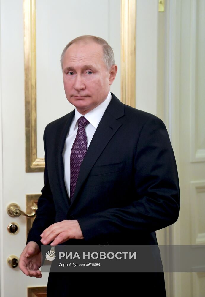 Рабочая поездка президента РФ В. Путина в Санкт-Петербург