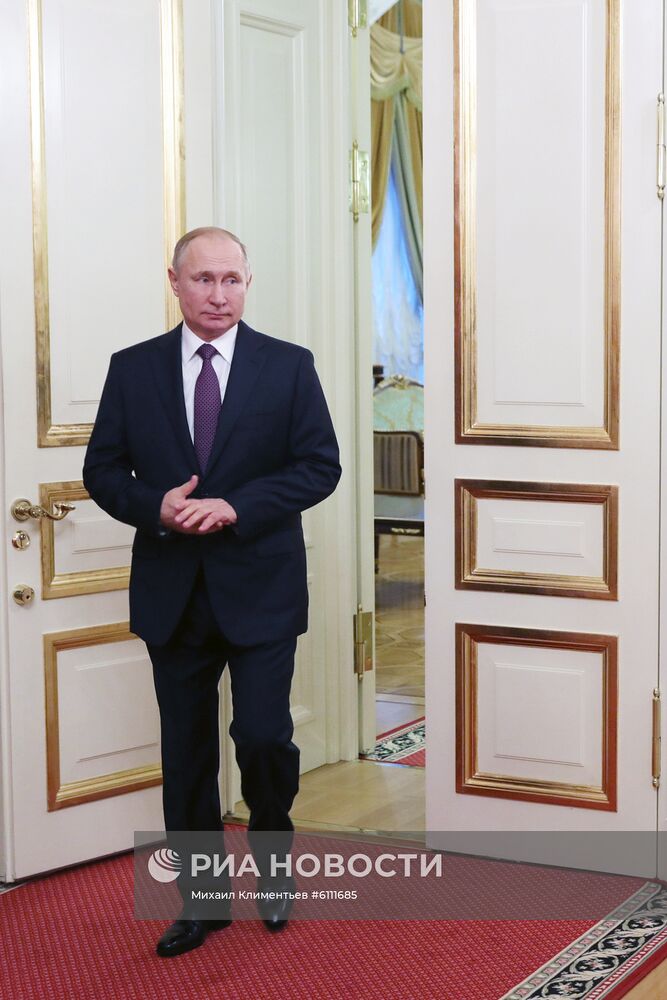 Рабочая поездка президента РФ В. Путина в Санкт-Петербург