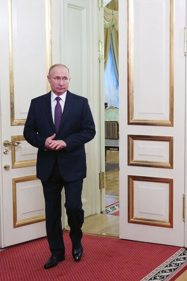 Рабочая поездка президента РФ В. Путина в Санкт-Петербург