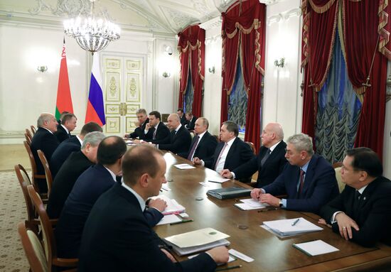 Рабочая поездка президента РФ В. Путина в Санкт-Петербург