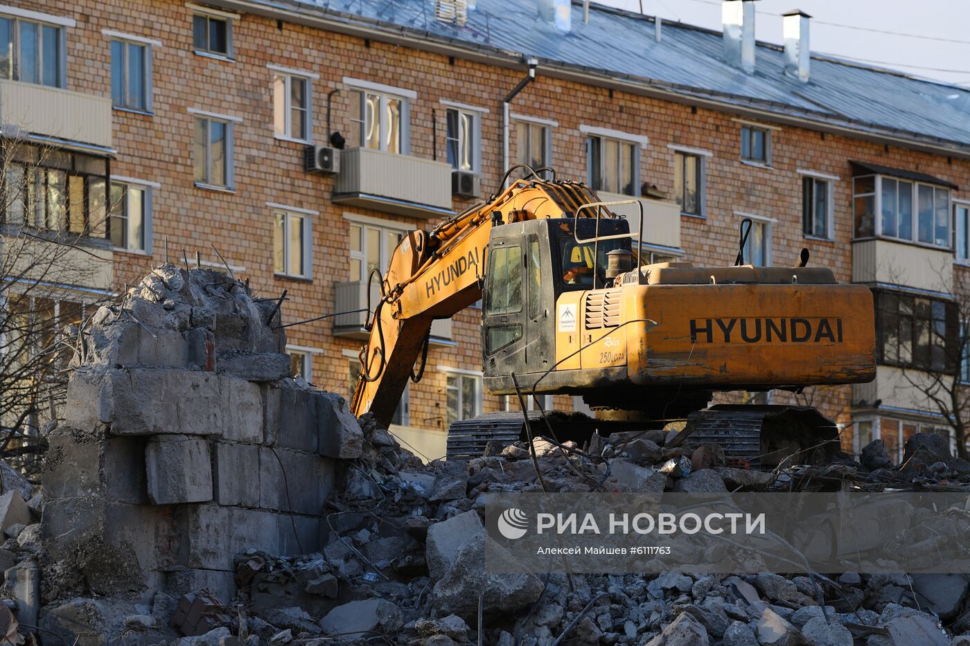 Продолжается снос киноцентра "Соловей" на Красной Пресне в Москве