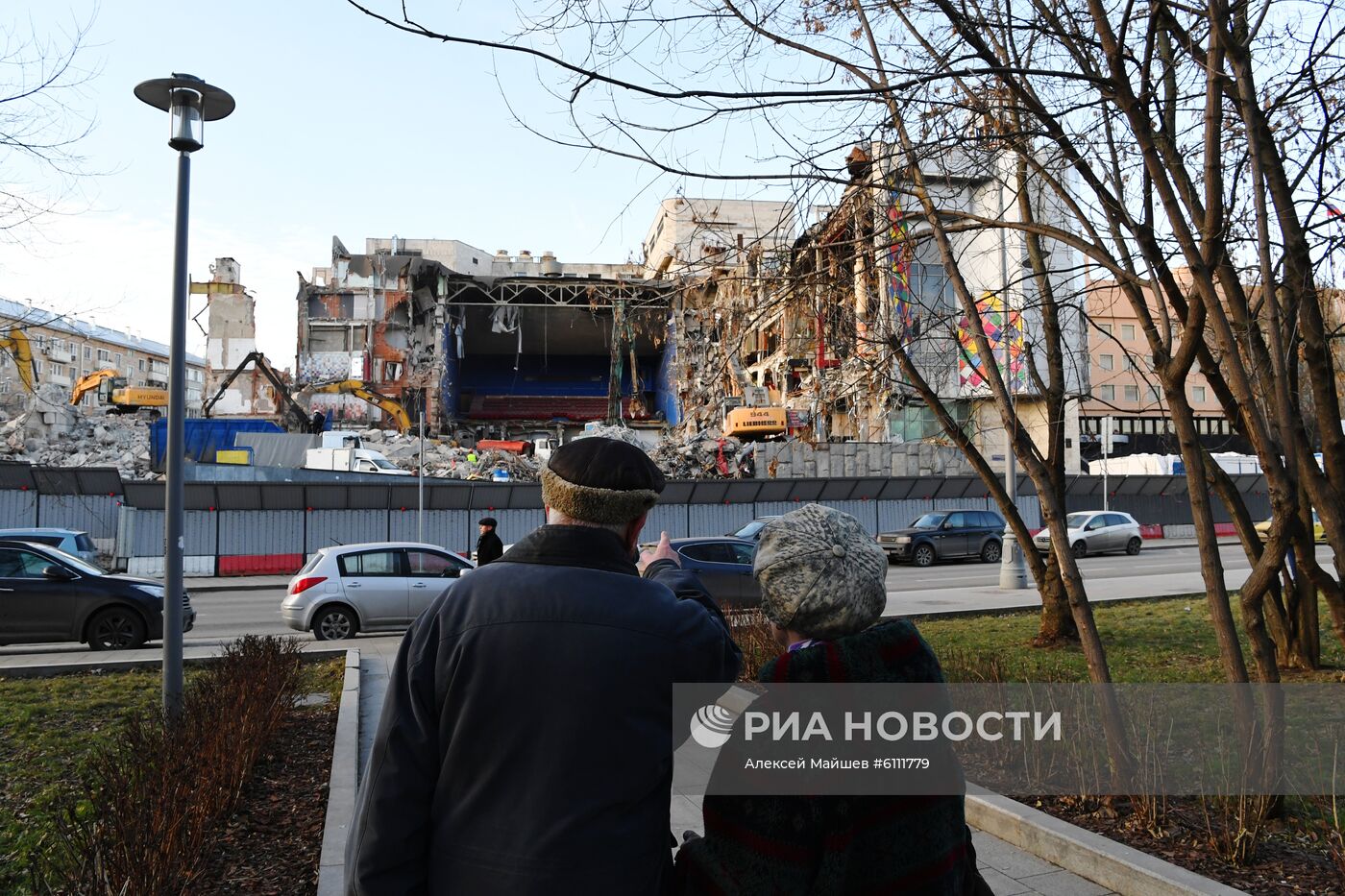 Продолжается снос киноцентра "Соловей" на Красной Пресне в Москве