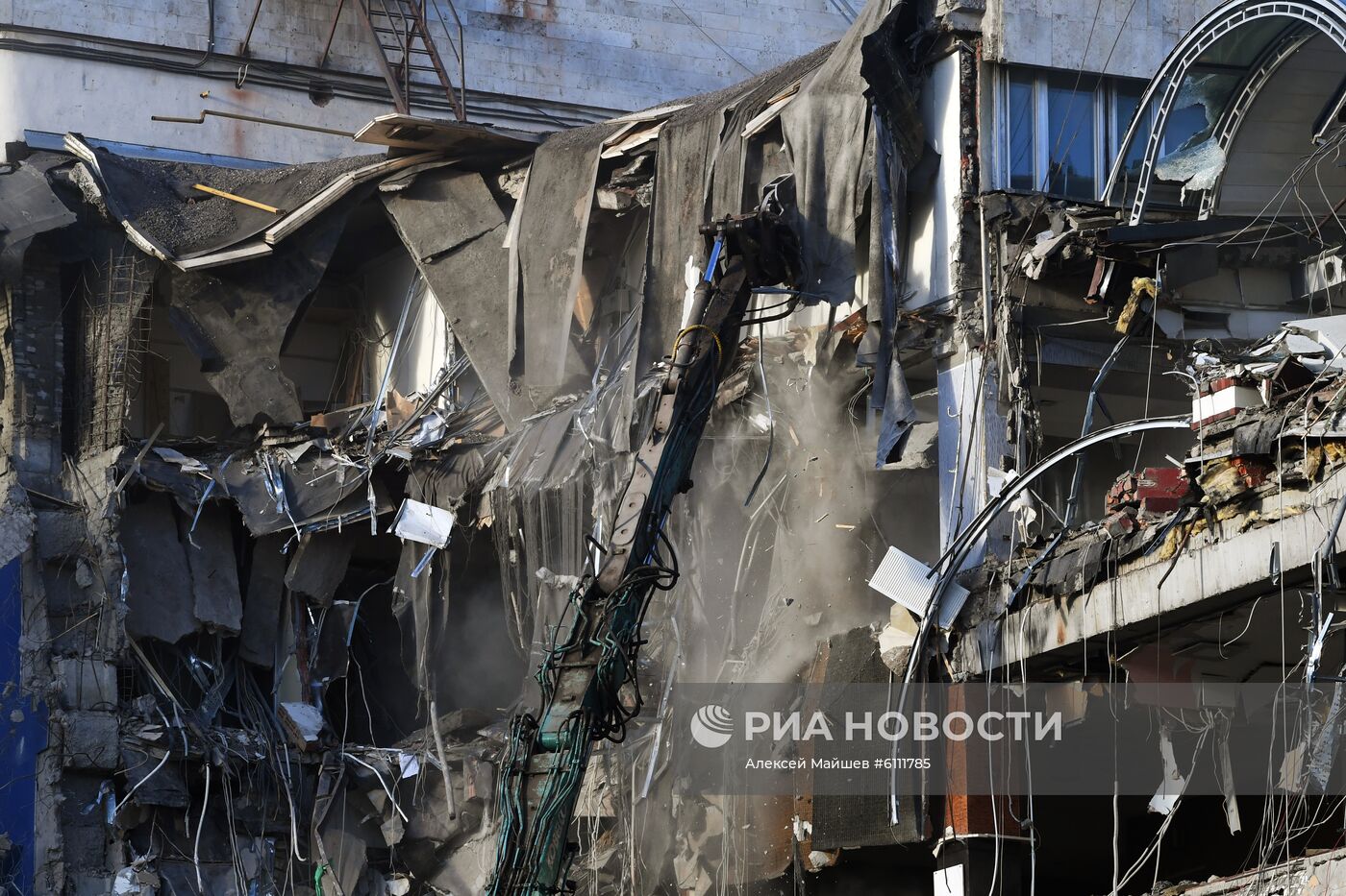 Продолжается снос киноцентра "Соловей" на Красной Пресне в Москве