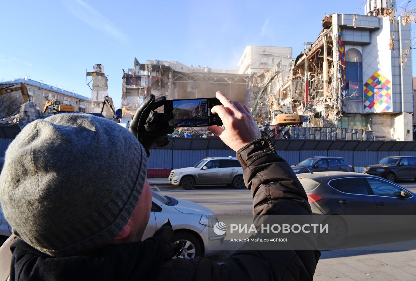 Продолжается снос киноцентра "Соловей" на Красной Пресне в Москве