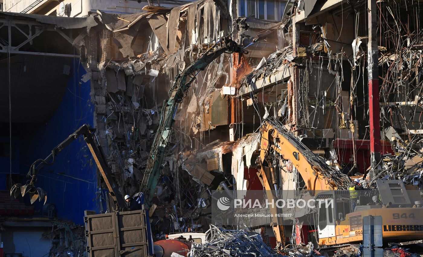 Продолжается снос киноцентра "Соловей" на Красной Пресне в Москве