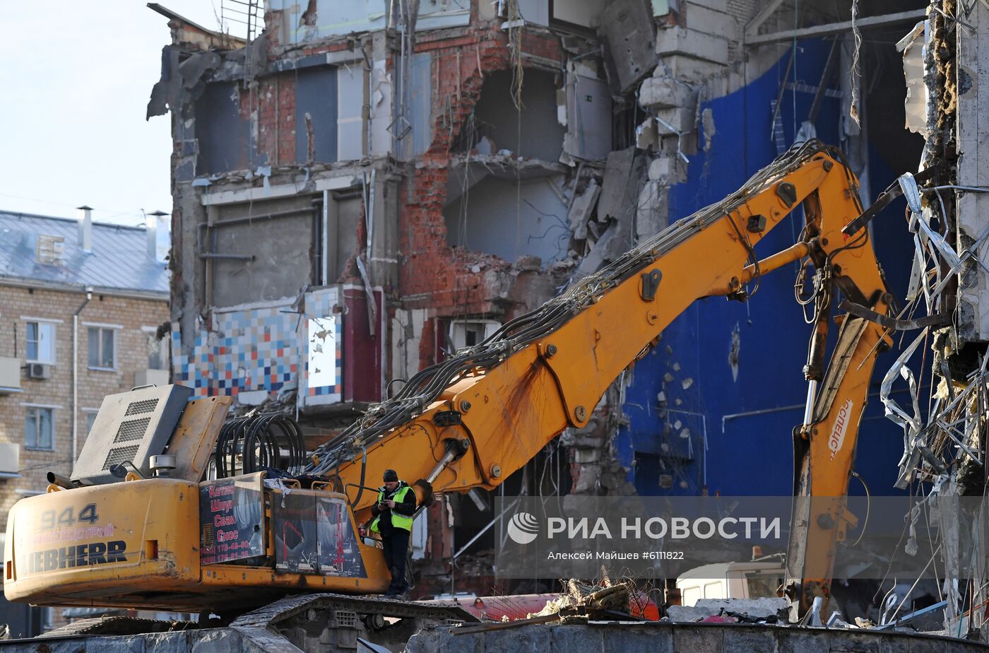 Продолжается снос киноцентра "Соловей" на Красной Пресне в Москве