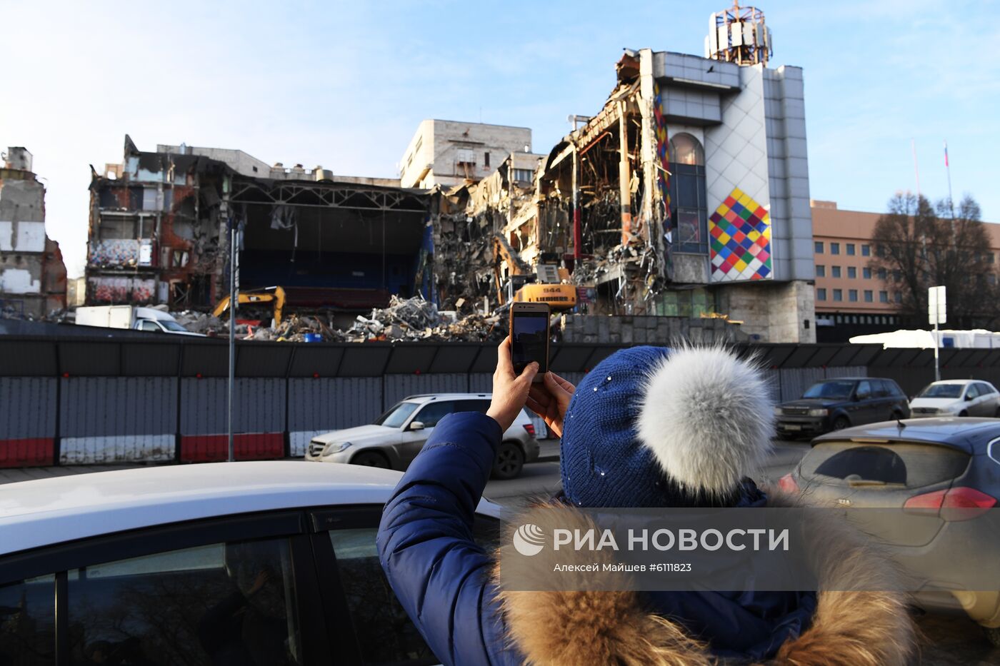 Продолжается снос киноцентра "Соловей" на Красной Пресне в Москве