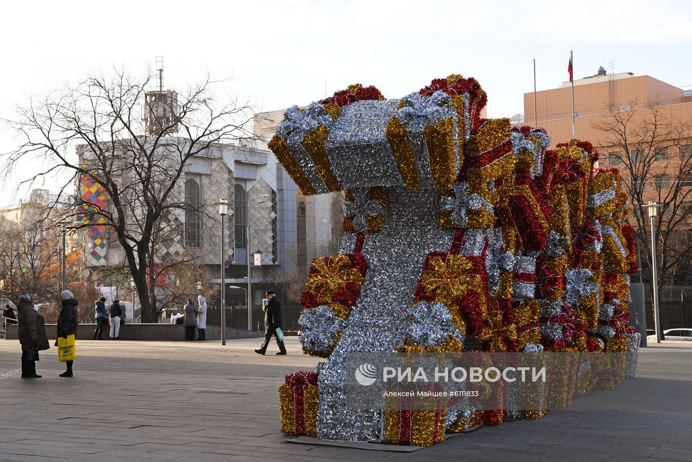 Продолжается снос киноцентра "Соловей" на Красной Пресне в Москве