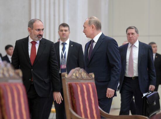 Рабочая поездка президента РФ В. Путина в Санкт-Петербург