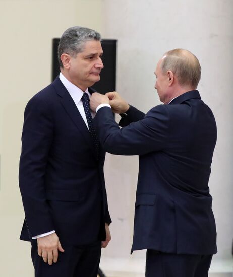 Рабочая поездка президента РФ В. Путина в Санкт-Петербург