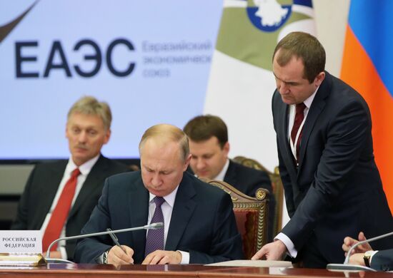 Рабочая поездка президента РФ В. Путина в Санкт-Петербург