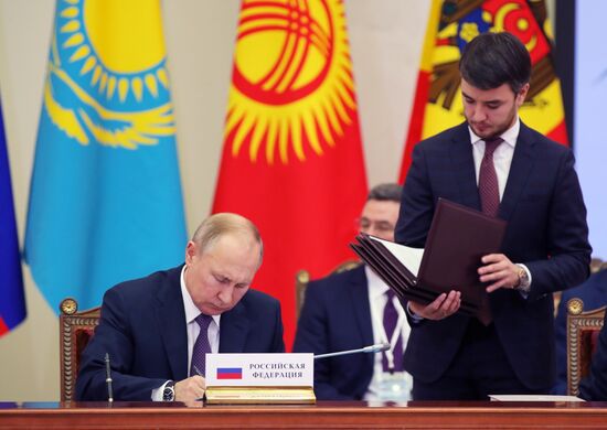 Рабочая поездка президента РФ В. Путина в Санкт-Петербург