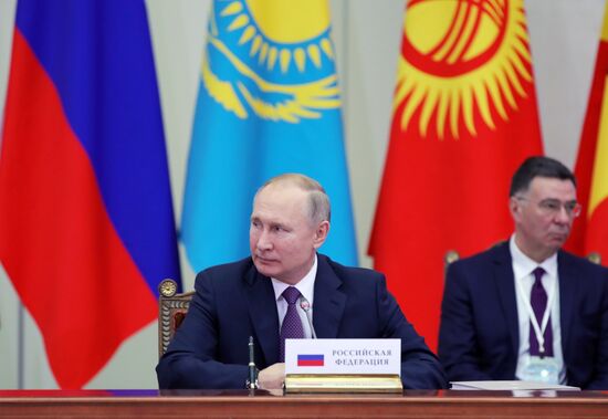 Рабочая поездка президента РФ В. Путина в Санкт-Петербург