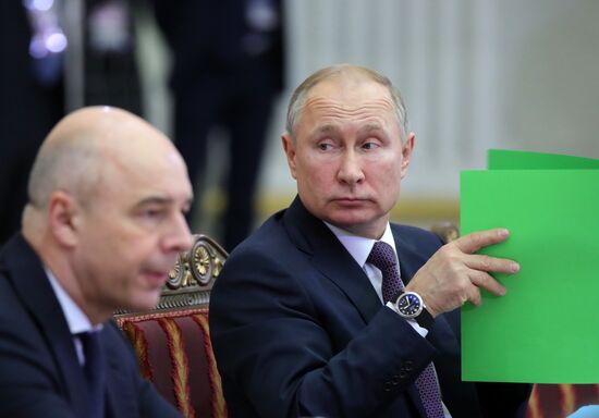 Рабочая поездка президента РФ В. Путина в Санкт-Петербург