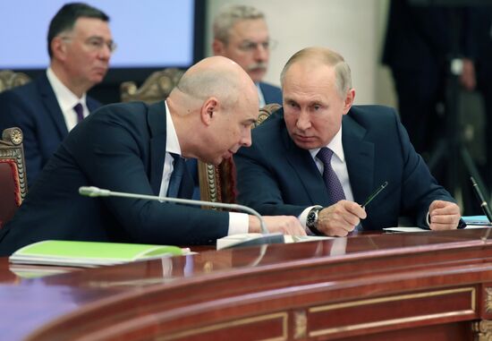 Рабочая поездка президента РФ В. Путина в Санкт-Петербург