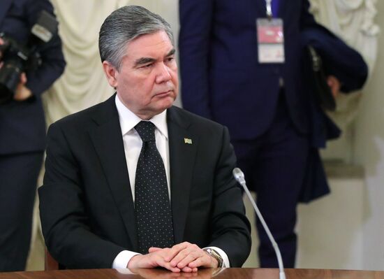 Рабочая поездка президента РФ В. Путина в Санкт-Петербург