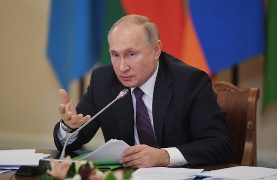 Рабочая поездка президента РФ В. Путина в Санкт-Петербург