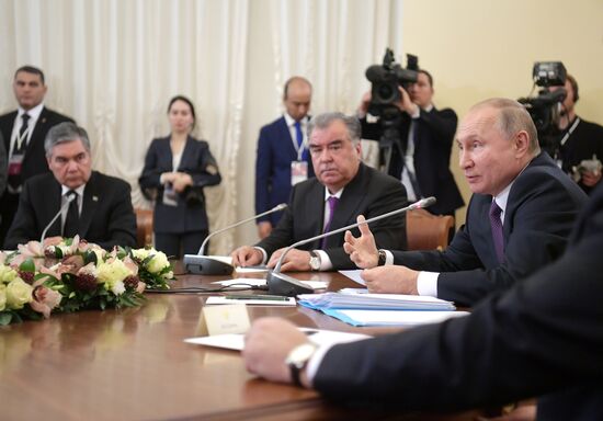 Рабочая поездка президента РФ В. Путина в Санкт-Петербург