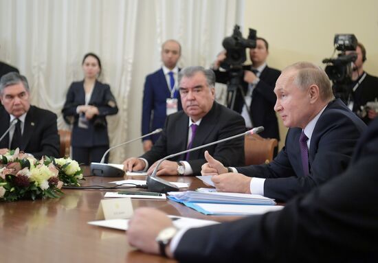 Рабочая поездка президента РФ В. Путина в Санкт-Петербург