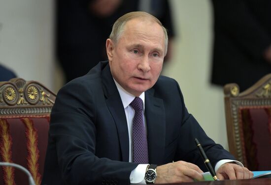 Рабочая поездка президента РФ В. Путина в Санкт-Петербург