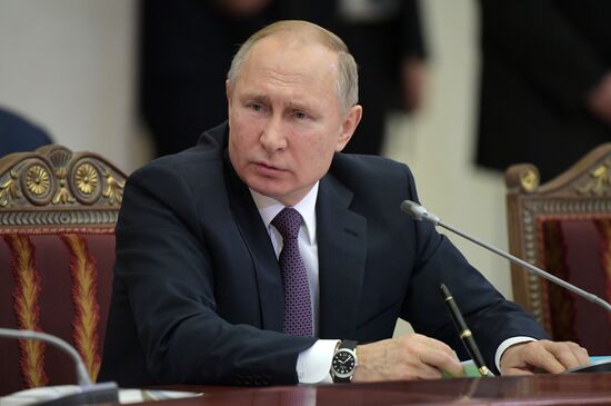 Рабочая поездка президента РФ В. Путина в Санкт-Петербург