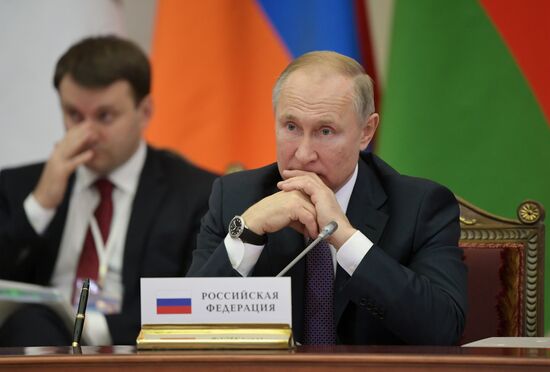 Рабочая поездка президента РФ В. Путина в Санкт-Петербург