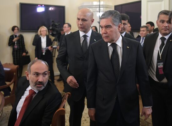 Рабочая поездка президента РФ В. Путина в Санкт-Петербург